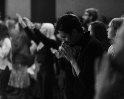 People praying